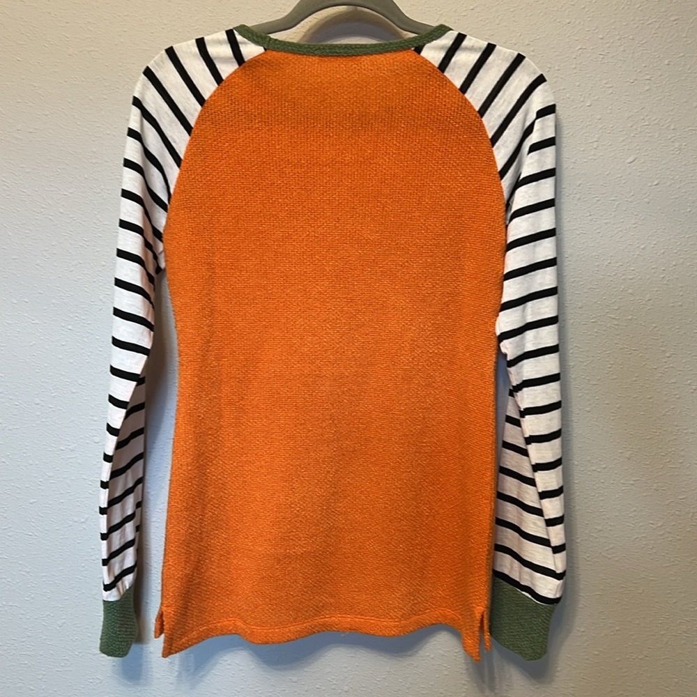 Boutique Sweater - Picture 2 of 4